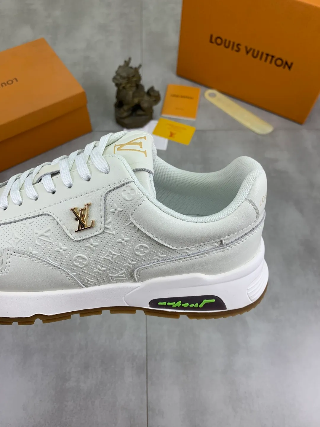 Men's Men's Shoes 💰P440💰【New Style】Yangli🆘 💭💭New model launched【LOUlS VUlTTON】Louis Vuitton's new low-top men's shoes, high quality, support inspection! This style comes from Italy with a variety of styles, very energetic and creative, giving people a comfortable and atmospheric visual impact❗Synchronization, the upper is made of silk calfskin with original LV, imported soft sheepskin lining🐑Purely hand-stitched; LV original rubber outsole 2️⃣color options available Size: 38~44